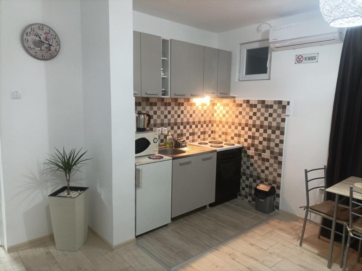 Apartmani Marija Zemun Zemun Polje Esterno foto