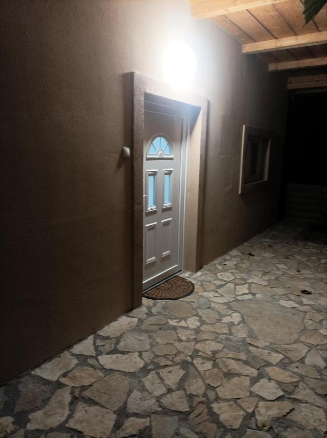 Apartmani Marija Zemun Zemun Polje Esterno foto