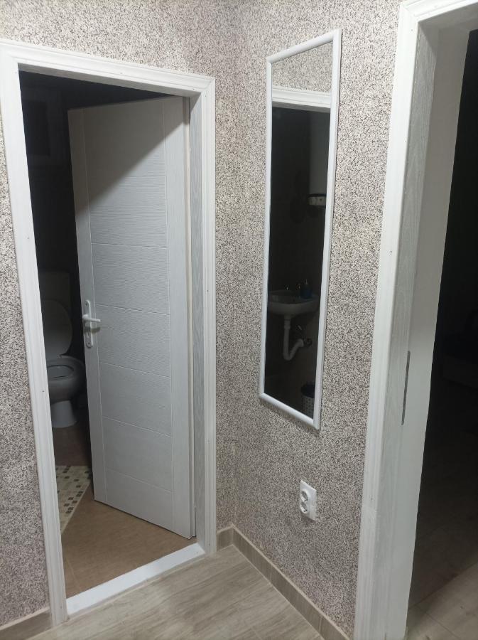 Apartmani Marija Zemun Zemun Polje Esterno foto