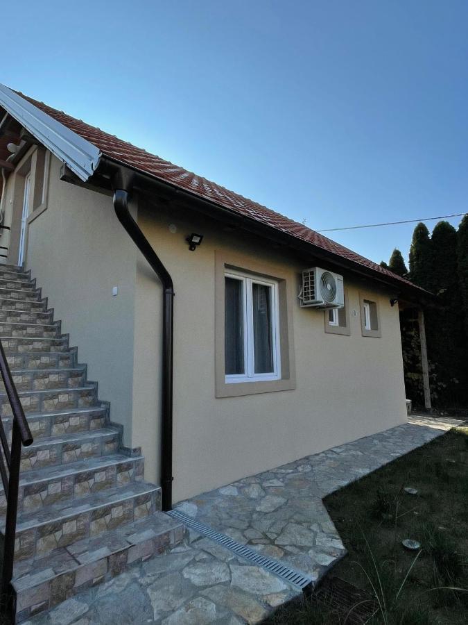Apartmani Marija Zemun Zemun Polje Esterno foto