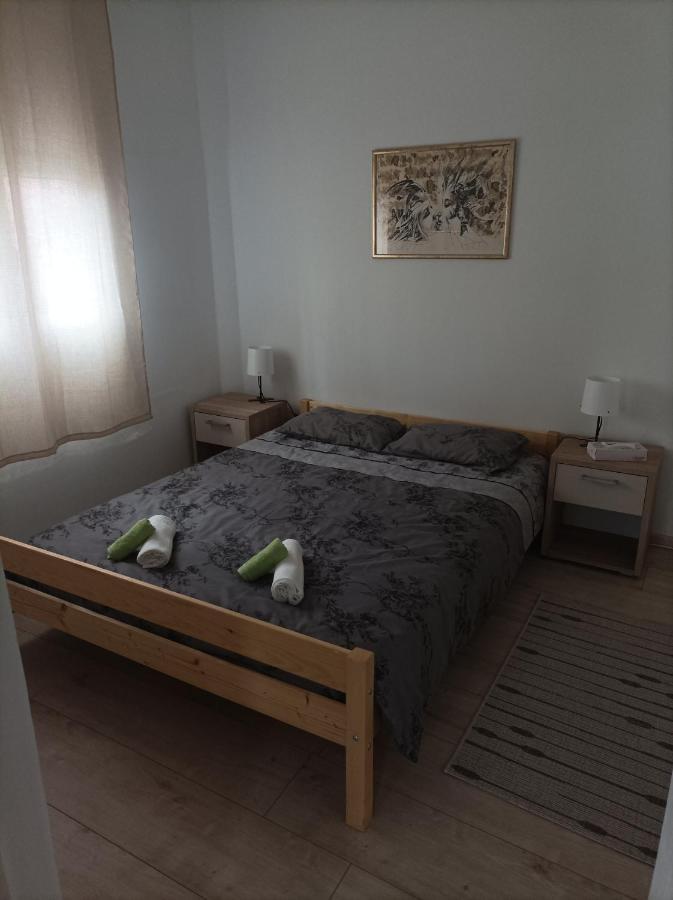 Apartmani Marija Zemun Zemun Polje Esterno foto