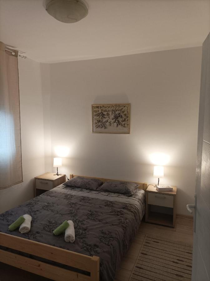 Apartmani Marija Zemun Zemun Polje Esterno foto