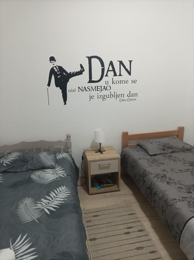 Apartmani Marija Zemun Zemun Polje Esterno foto